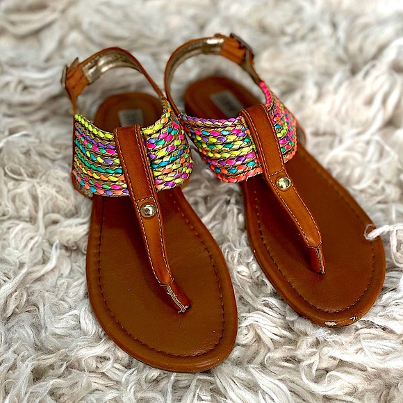 Steve Madden Other - 🌴Steve Madden “Jwoven” Brown/Multi Sandals big girls 2Y